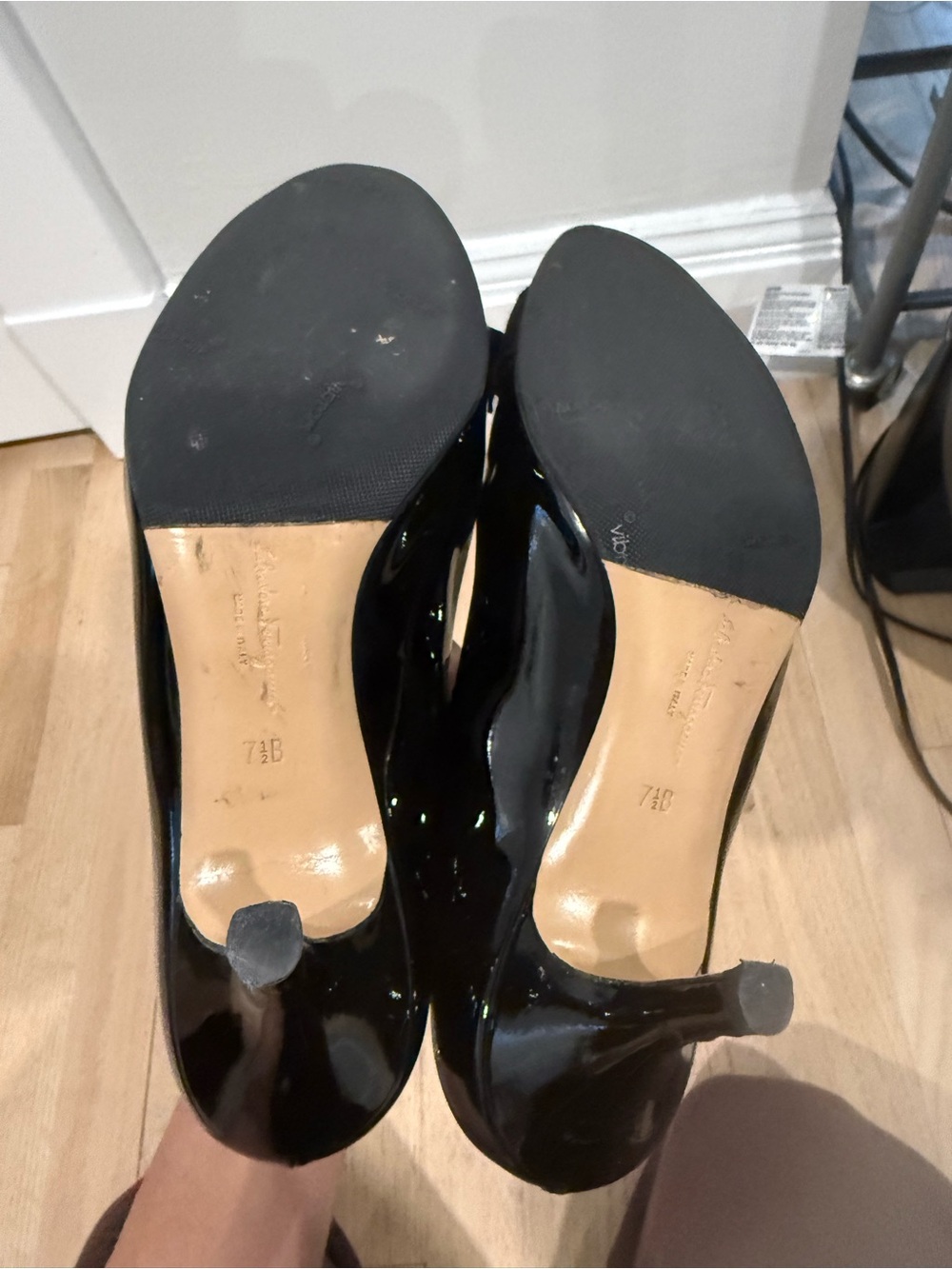 Salvatore Ferragamo Black Patent Vara Bow Pumps with Gold Plate - Picture 6 of 6